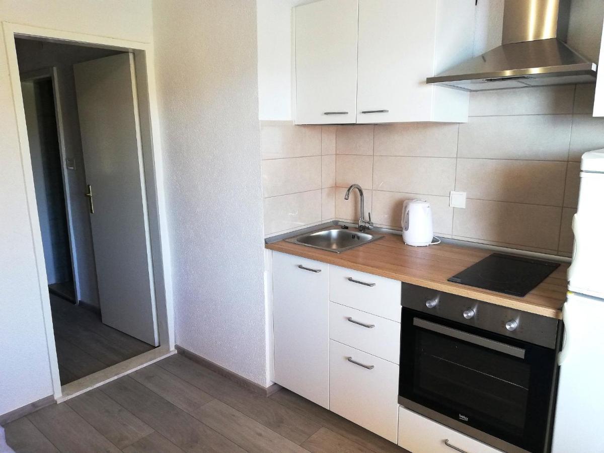 Apartments Amfora Gdinj Екстер'єр фото