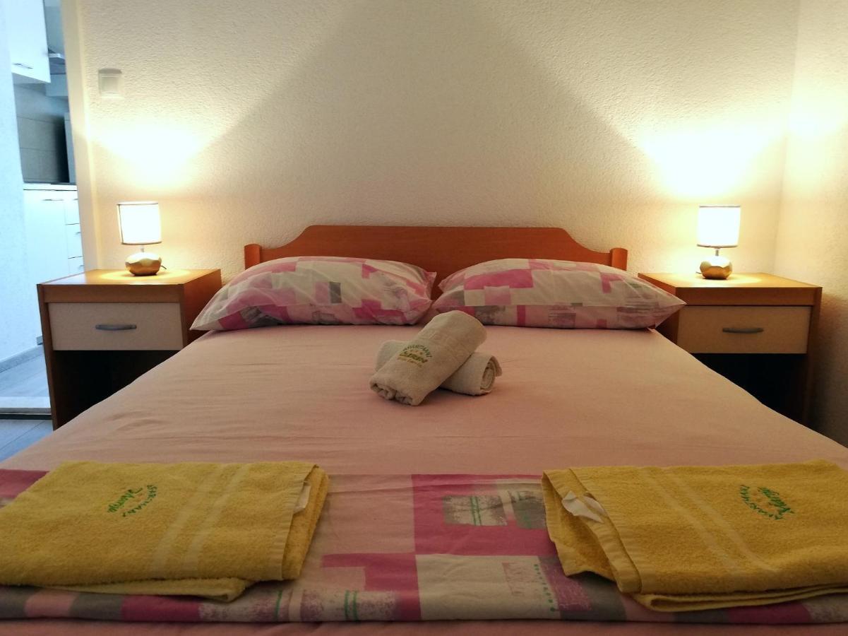 Apartments Amfora Gdinj Екстер'єр фото