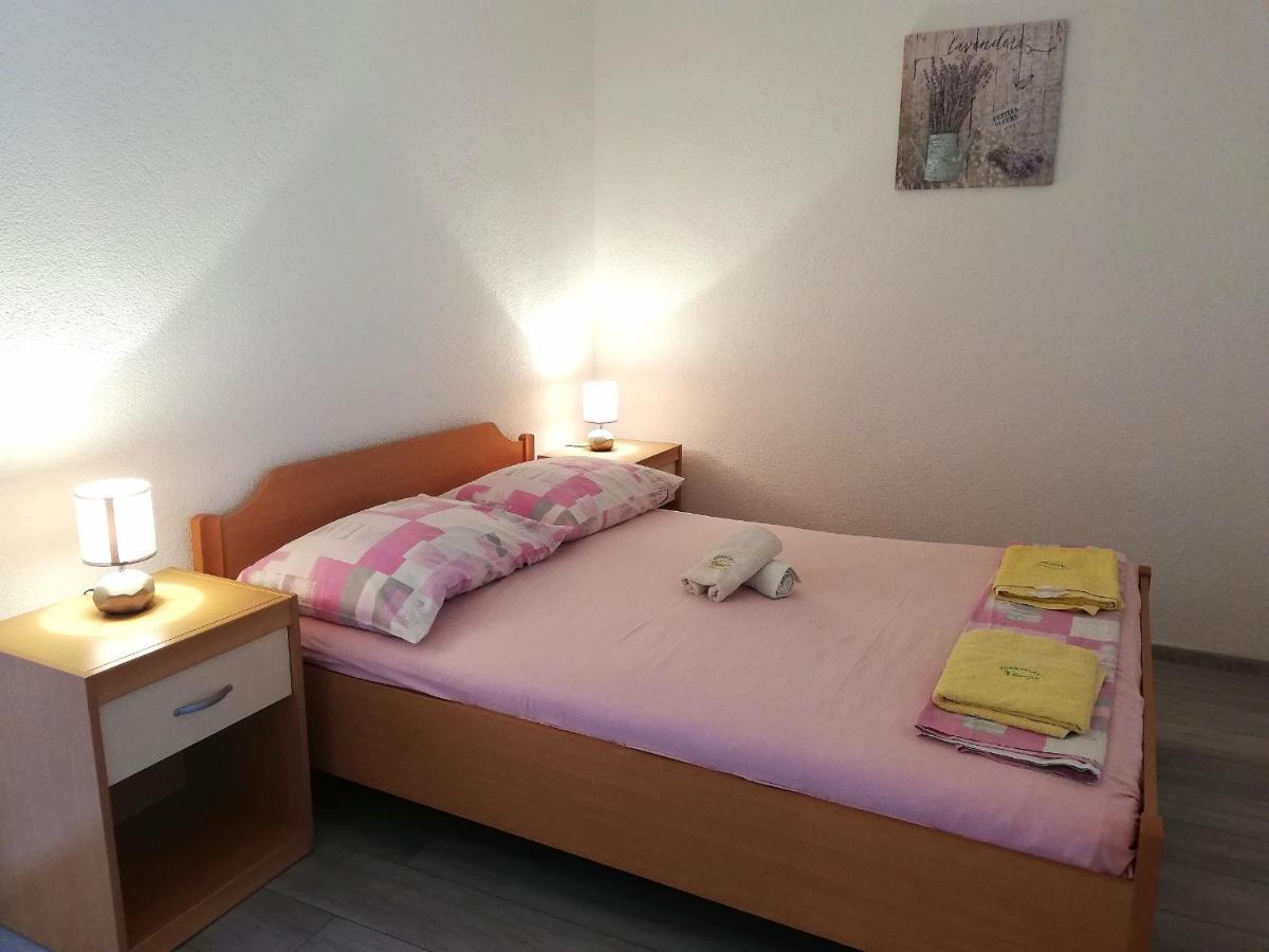 Apartments Amfora Gdinj Екстер'єр фото